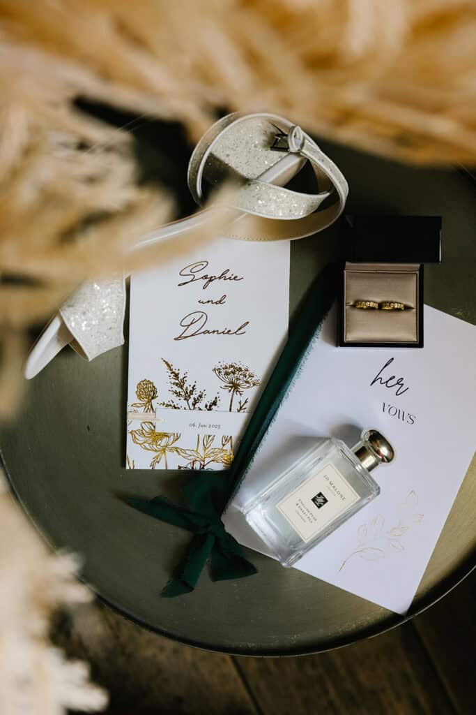 Copyright Chiara Hammerer. Elegant wedding accessories and invitations for Hochzeiten.