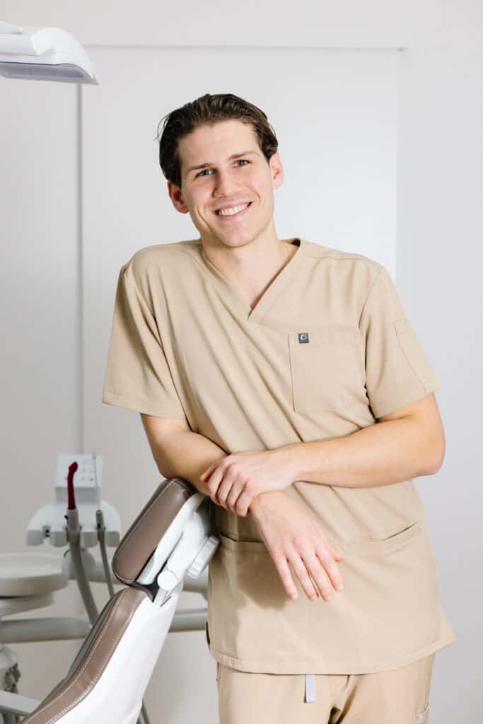 Copyright Chiara Hammerer. Dentist smiling at dental event.